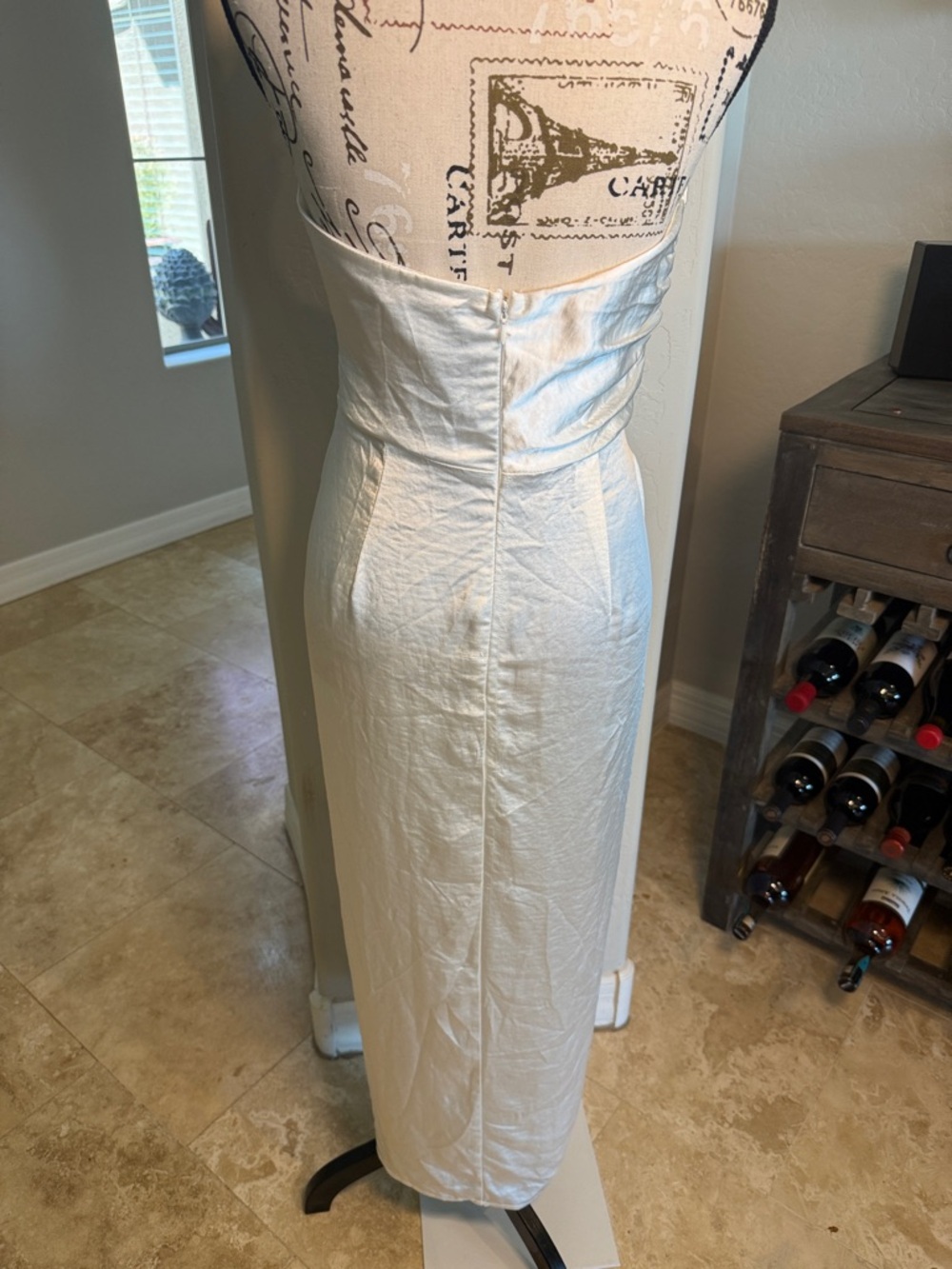 ⸻
SELFIE LESLIE White Satin Strapless Maxi Dress NWT Size Medium Elegant Slit - Picture 5 of 6